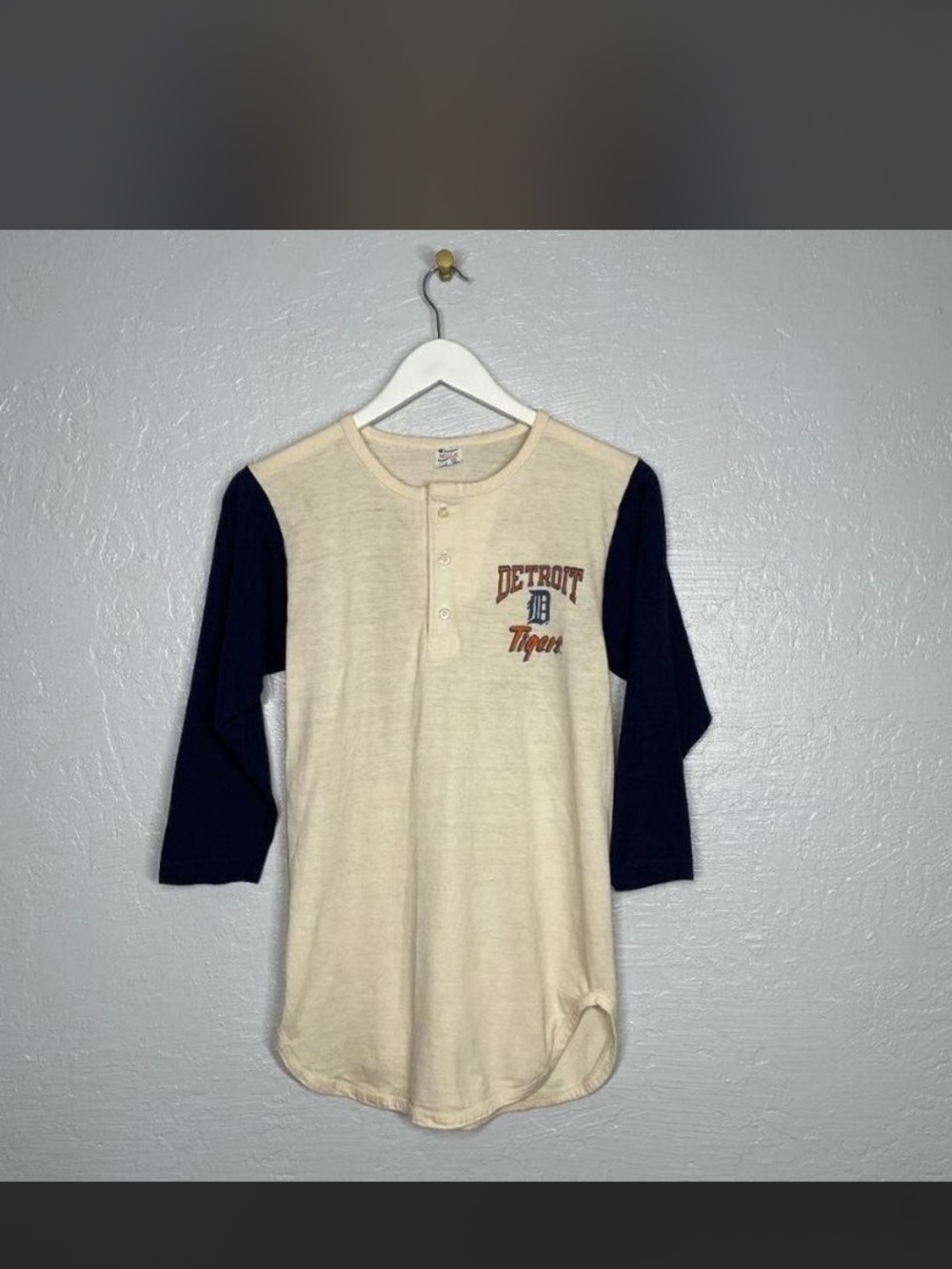 Vintage Detroit Tigers cream and navy baseball raglan 3/4 sleeve tee